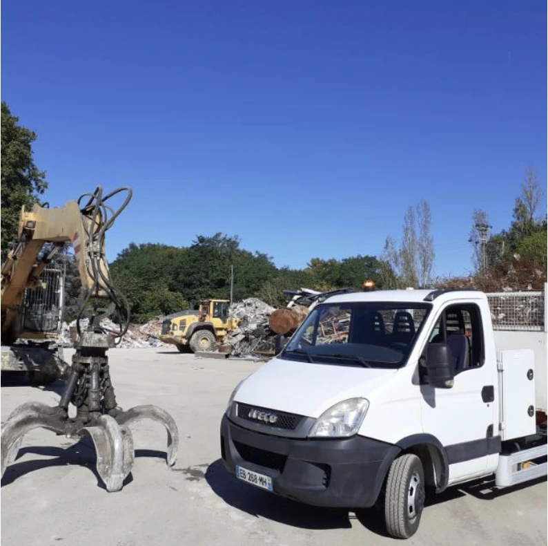 Déchets Industriels Banals (DIB) dans une benne.